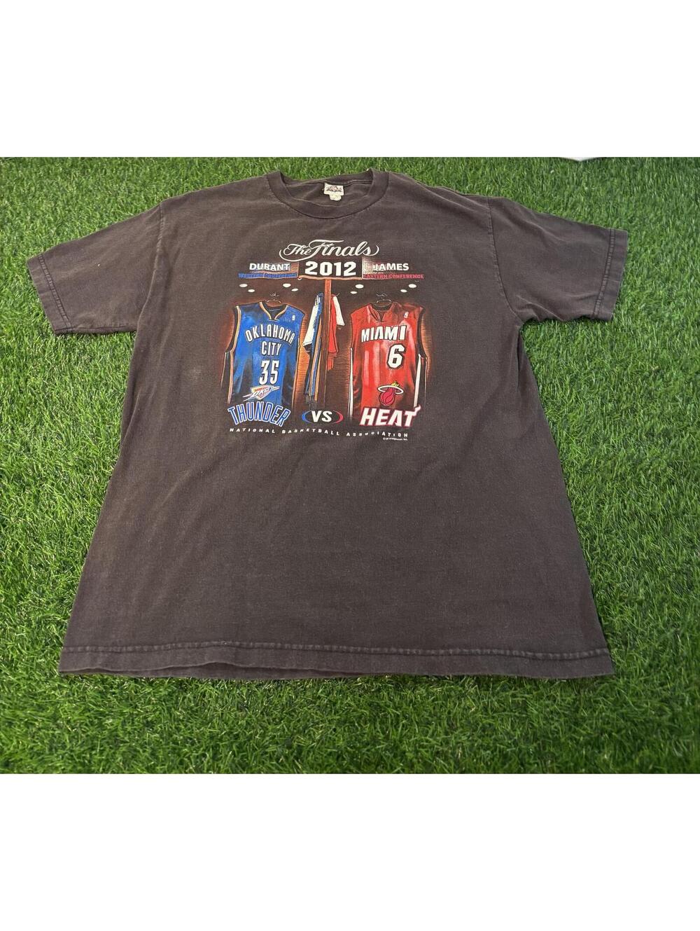 Faded 2012 NBA Finals Oklahoma City Thunder vs Miami Heat Graphic T-Shirt Size L
